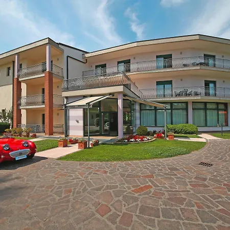 Nettuno アパートホテル ペスキエーラ・デル・ガルダ