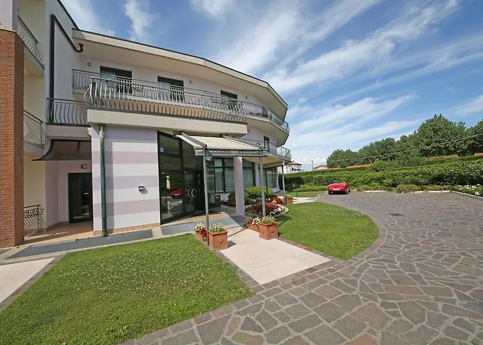 Nettuno アパートホテル ペスキエーラ・デル・ガルダ