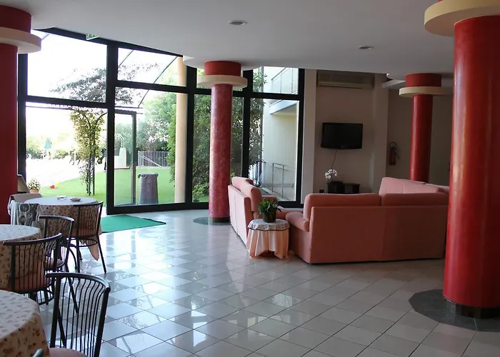 Nettuno アパートホテル ペスキエーラ・デル・ガルダ